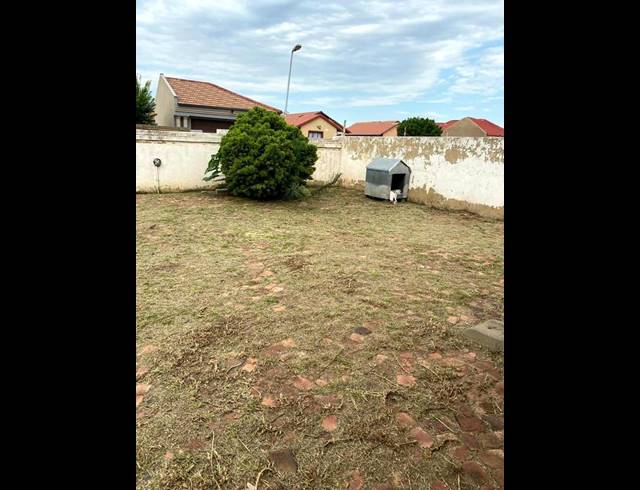2 BEDROOM HOUSE FOR SALE IN LAKESIDE